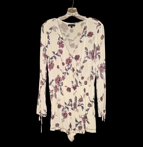 Kendall & Kylie long sleeve romper v-neck elasticized waist - Picture 1 of 12